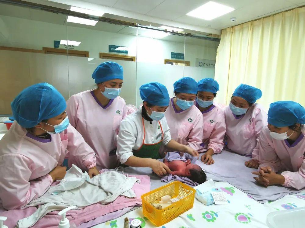 华宁县妇婴监护型护送